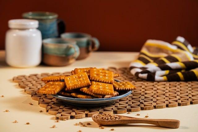 Nibbles and Treats:⁢ Whipping Up Homemade ​Cat Snacks Your⁣ Furball ⁤Will ⁣Love